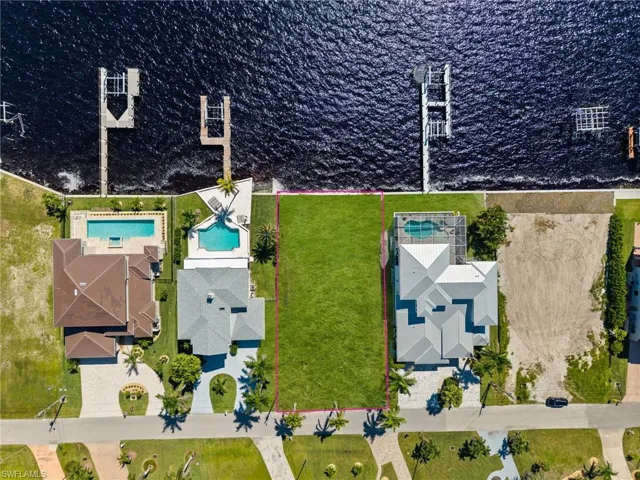 1020 Dolphin Dr, Cape Coral, Florida 33904