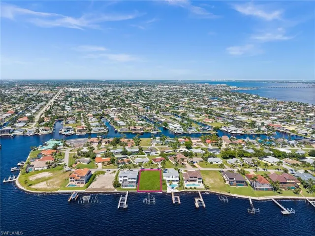 1020 Dolphin Dr, Cape Coral, Florida 33904
