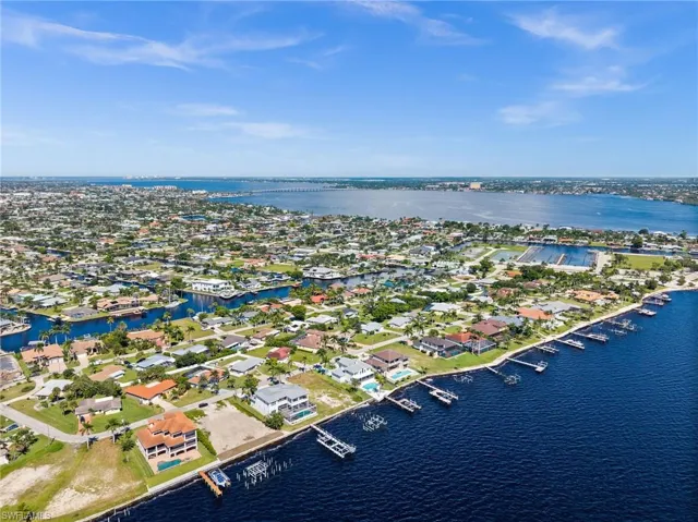 1020 Dolphin Dr, Cape Coral, Florida 33904