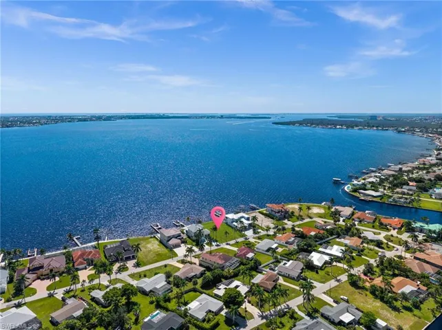 1020 Dolphin Dr, Cape Coral, Florida 33904
