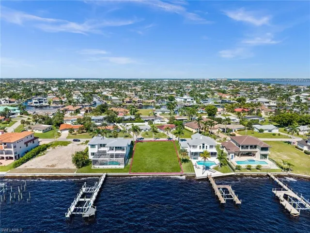 1020 Dolphin Dr, Cape Coral, Florida 33904