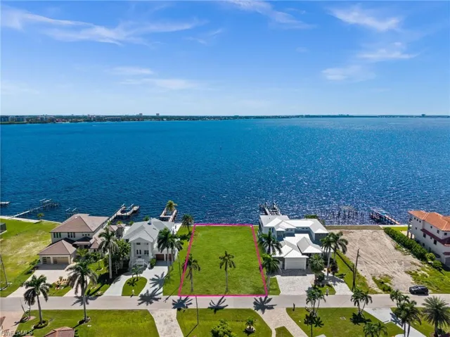 1020 Dolphin Dr, Cape Coral, Florida 33904