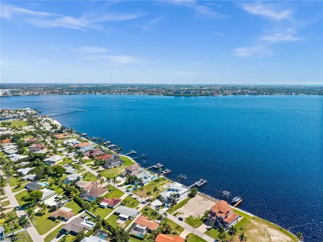 1020 Dolphin Dr, Cape Coral, Florida 33904