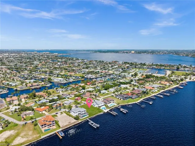 1020 Dolphin Dr, Cape Coral, Florida 33904