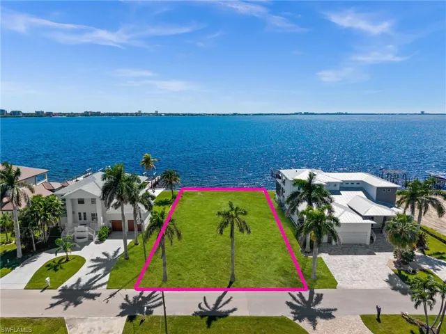1020 Dolphin Dr, Cape Coral, Florida 33904
