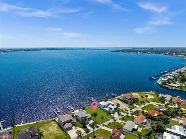 1020 Dolphin Dr, Cape Coral, Florida 33904