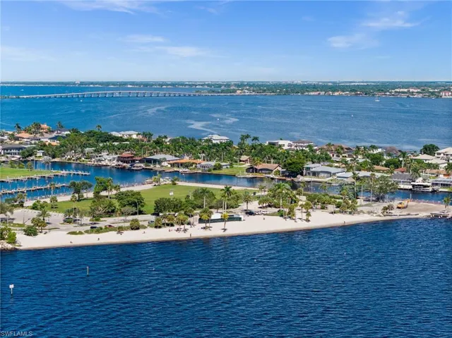 1020 Dolphin Dr, Cape Coral, Florida 33904