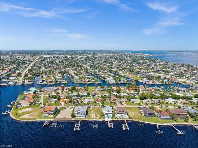 1020 Dolphin Dr, Cape Coral, Florida 33904