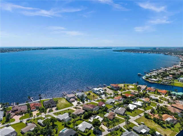 1020 Dolphin Dr, Cape Coral, Florida 33904