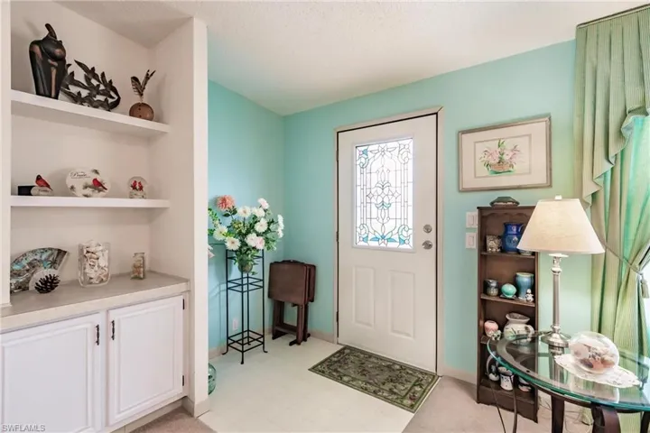 Foyer featuring a textured ceiling