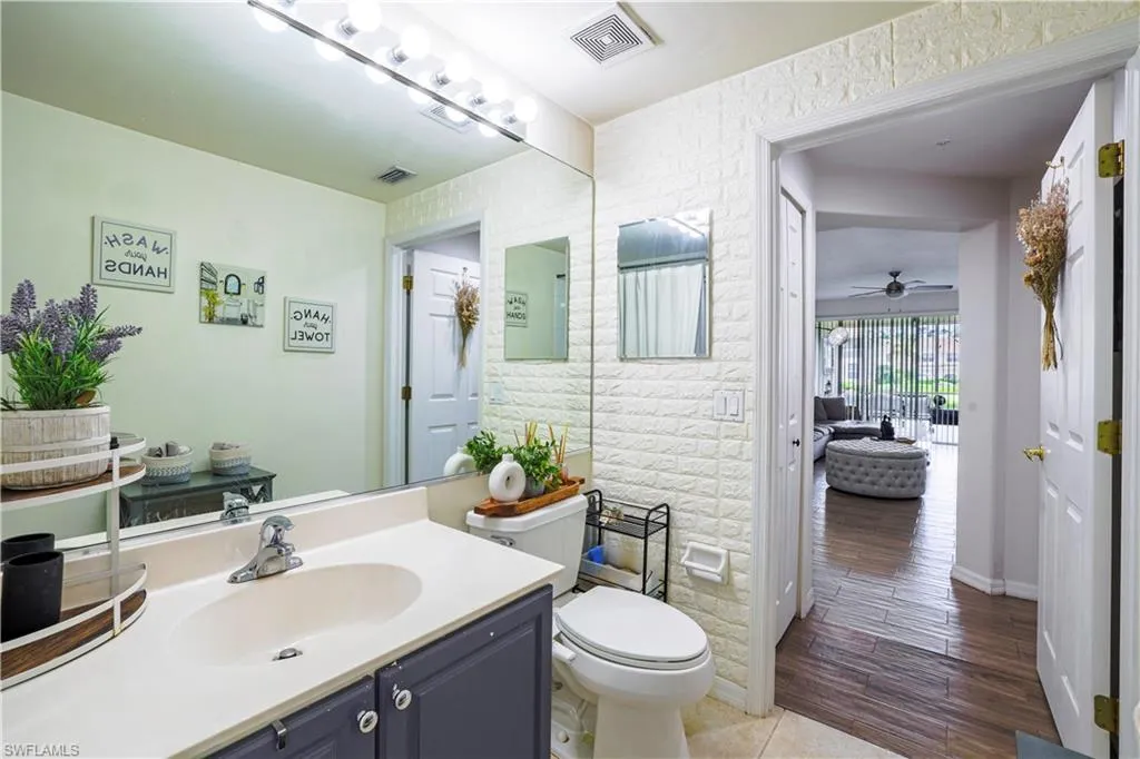 1405 Tiffany LN, Naples, FL 34105,225059725