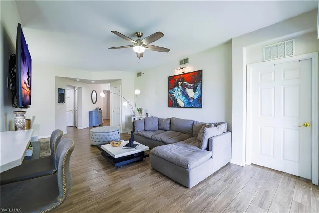 1405 Tiffany LN, Naples, FL 34105,225059725