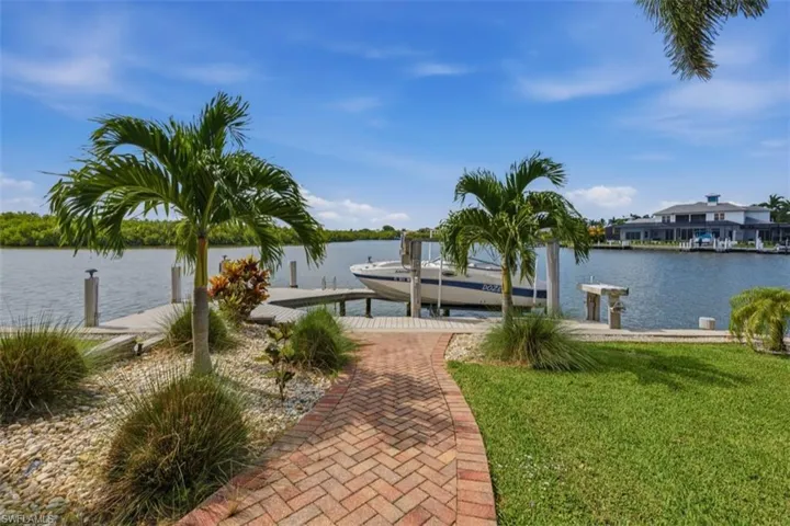 124 Stillwater Ct, Marco Island, Florida 34145