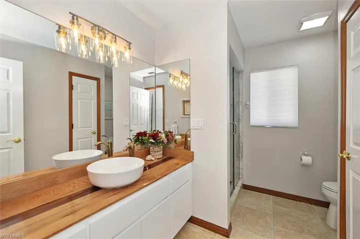 Next to 2nd floor bedroom.  Doubles as guest bathroom.