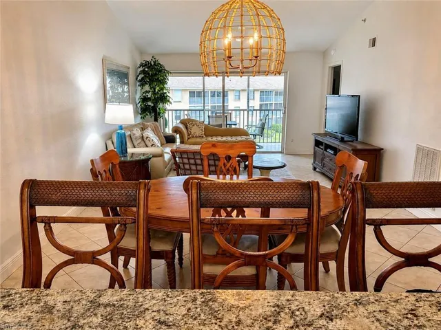 9640 Victoria Ln C-305, Naples, Florida 34109