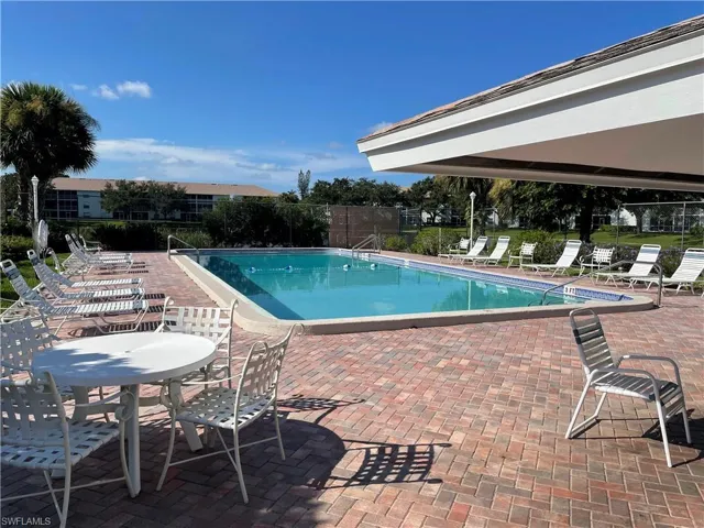 9640 Victoria Ln C-305, Naples, Florida 34109