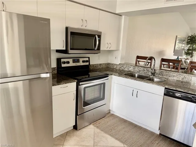 9640 Victoria Ln C-305, Naples, Florida 34109