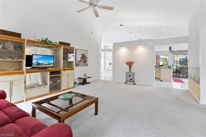 Carpeted spare room with a ceiling fan