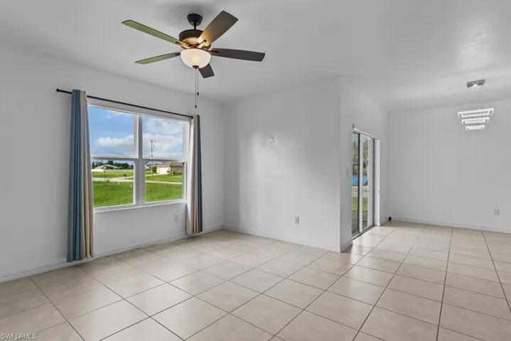 Tiled empty room with ceiling fan