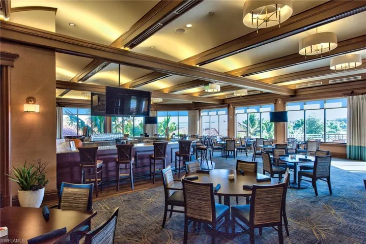 Inside Clubhouse Dining
