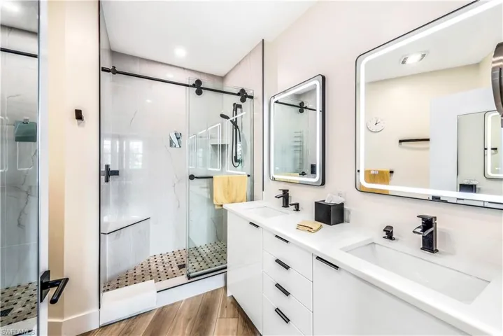 En-suite bathroom with designer finishes!