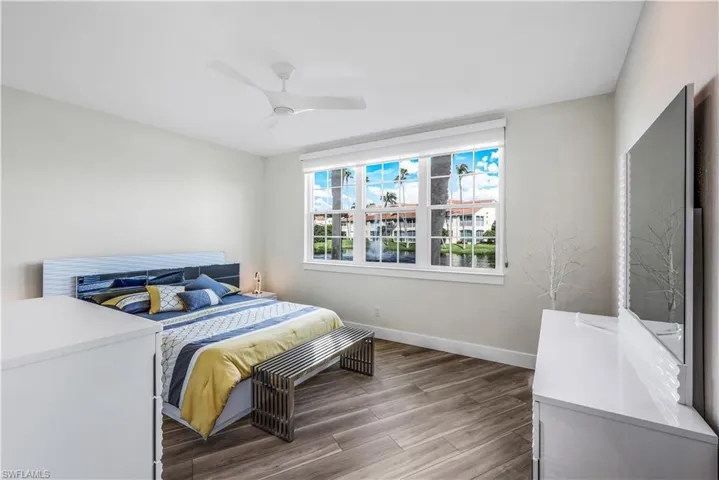 Primary bedroom with lake/fountain views!