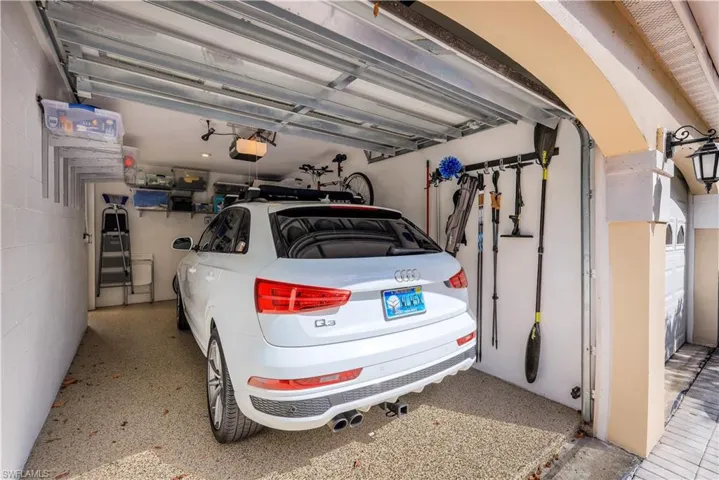 Lovely 1 car garage with new epoxy floor and rubbermaid storage!