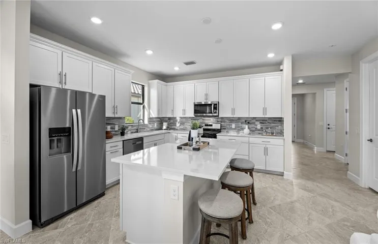 Interior photos are of a staged model home. Illustration purposes only. Options may vary.