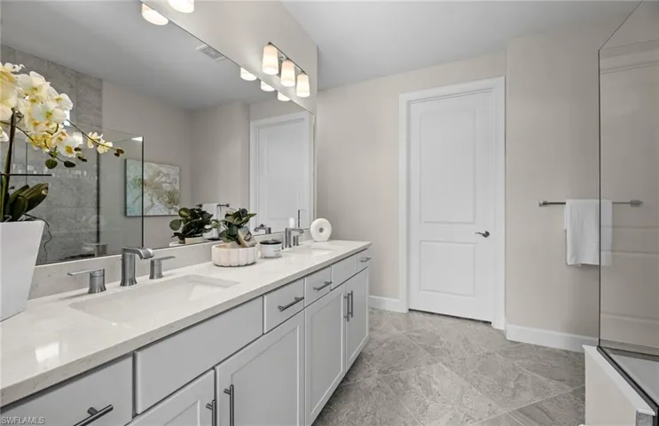 Interior photos are of a staged model home. Illustration purposes only. Options may vary.