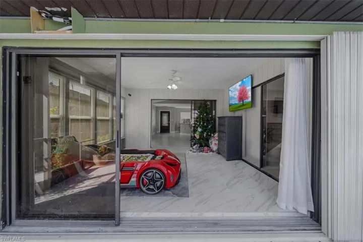 View of exterior entry with ceiling fan