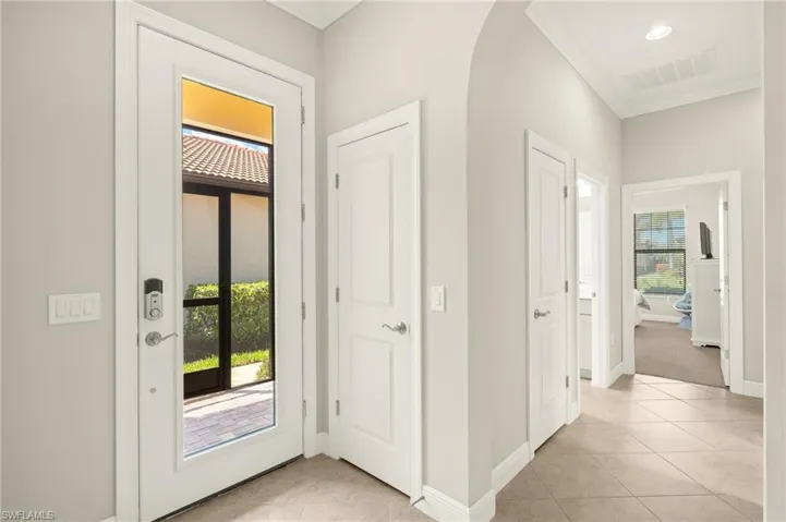 Foyer featuring visible vents, baseboards, and light tile patterned floors