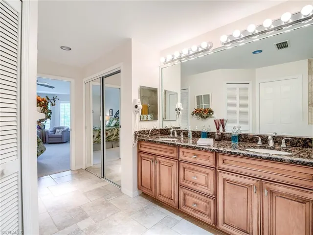 Master bath with dual sinks