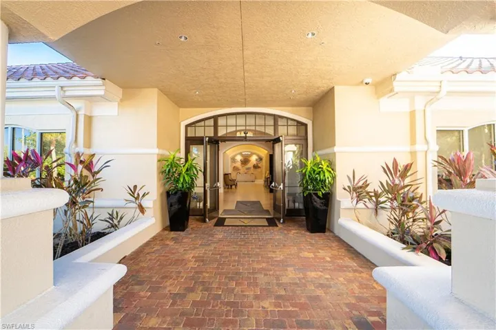 Entrance to dining area and bar.