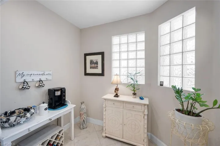 kitchen seating area