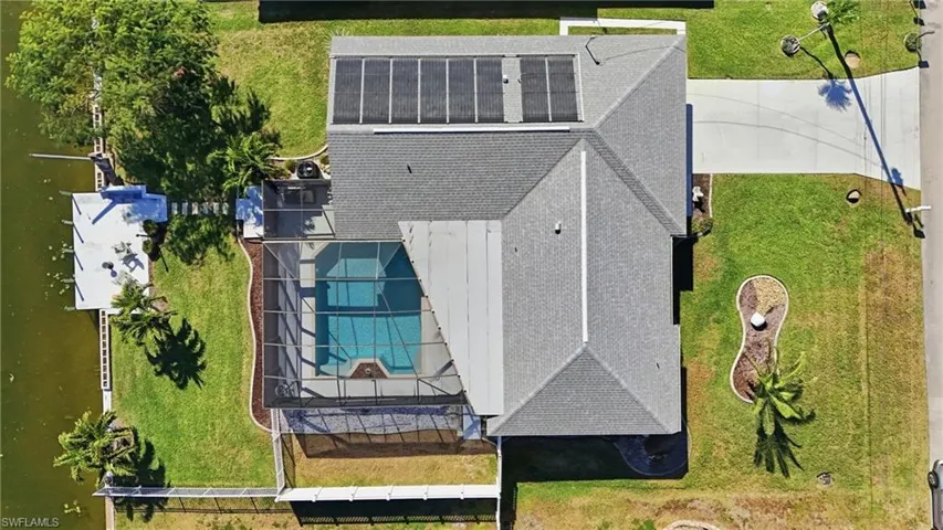 Bird's eye view of a pool area
