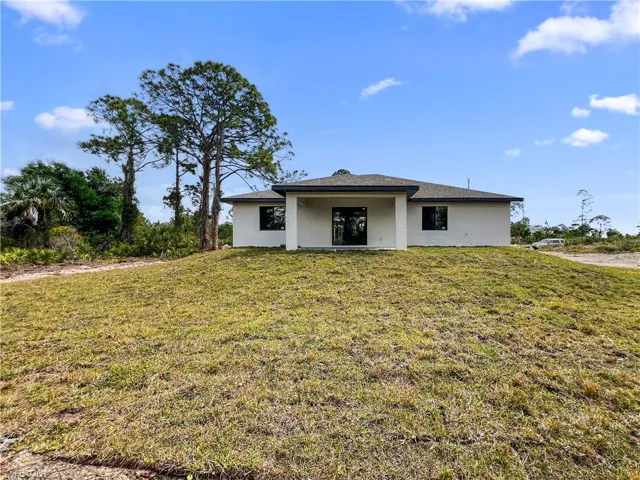 View of front of property featuring a front lawn