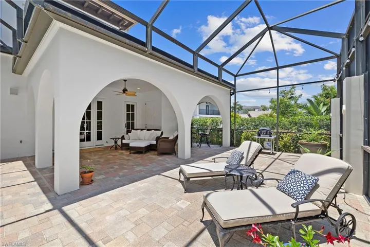 Sunroom featuring ceiling fan