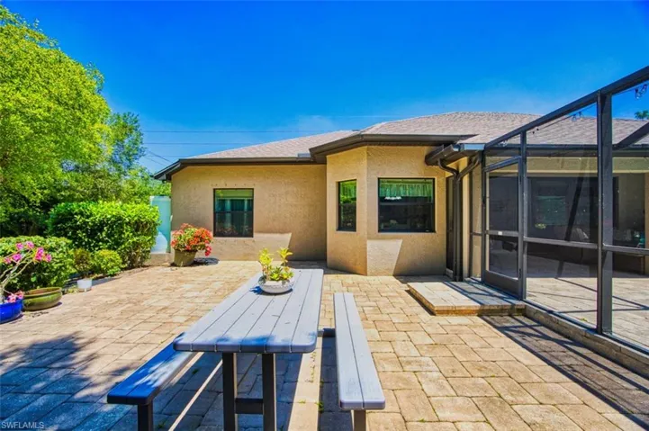 View of patio / terrace with glass enclosure