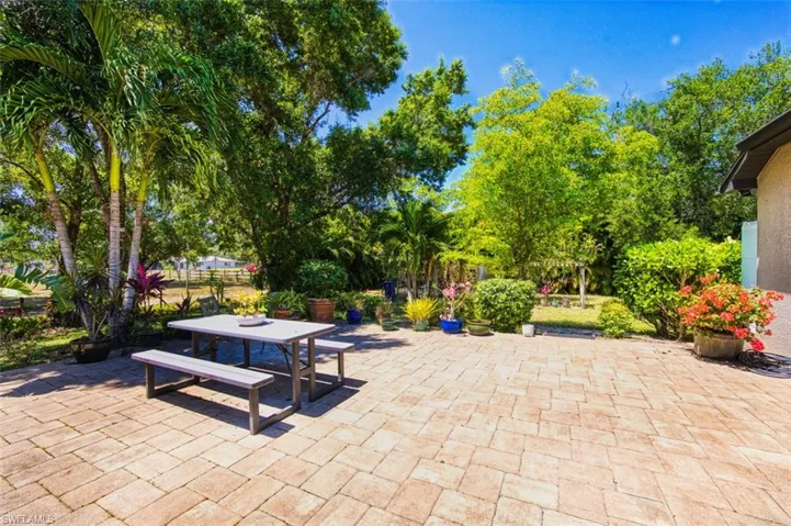View of patio / terrace with outdoor dining space