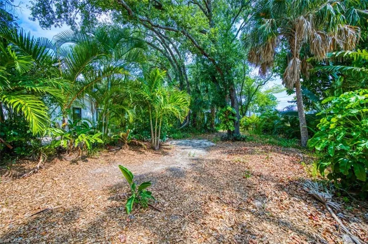 2695  Francis  AVE, Naples, FL 34112