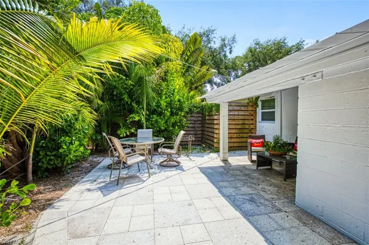 2695  Francis  AVE, Naples, FL 34112