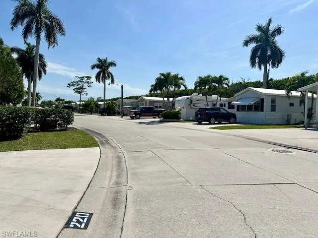 220  Cheetah  DR, Naples, FL 34114