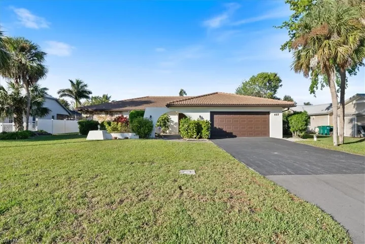 657  Pompano  DR, Naples, FL 34110