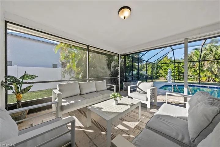 657  Pompano  DR, Naples, FL 34110