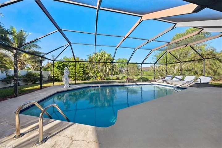 657  Pompano  DR, Naples, FL 34110