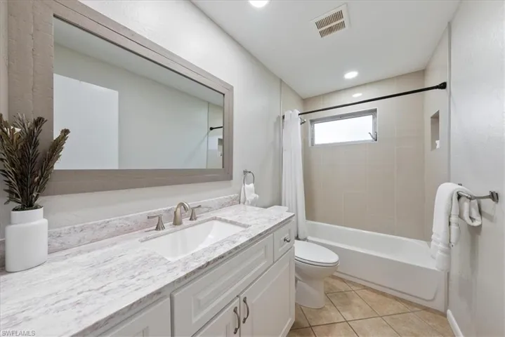 657  Pompano  DR, Naples, FL 34110