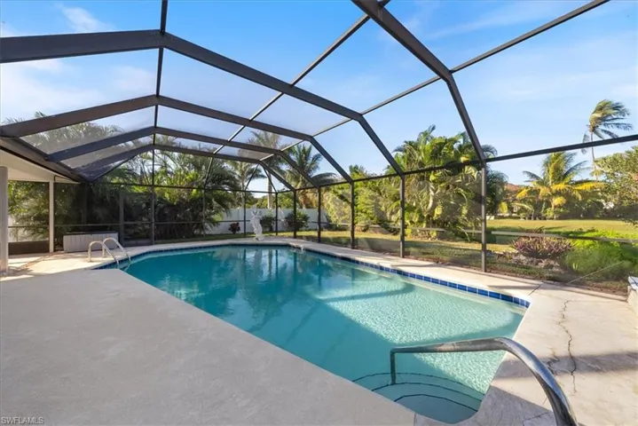 657  Pompano  DR, Naples, FL 34110