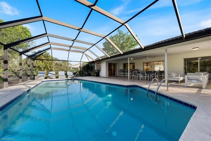 657  Pompano  DR, Naples, FL 34110