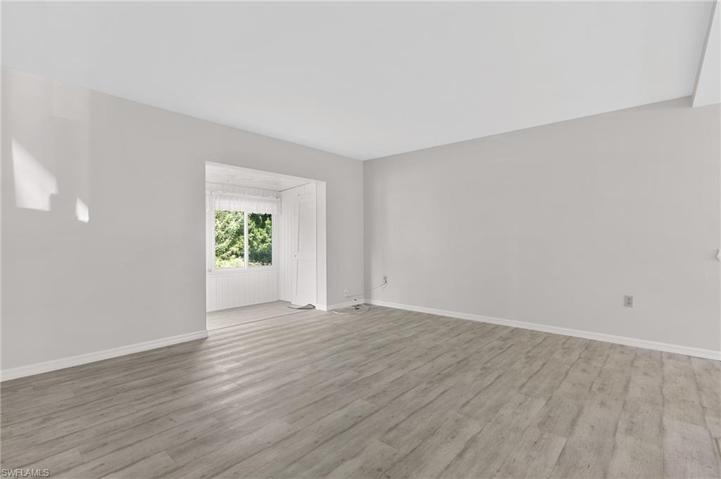 Living Room / Dining