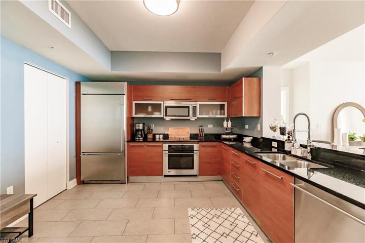 3000 Oasis Grand BLVD # 1201, FORT MYERS FL 33916
